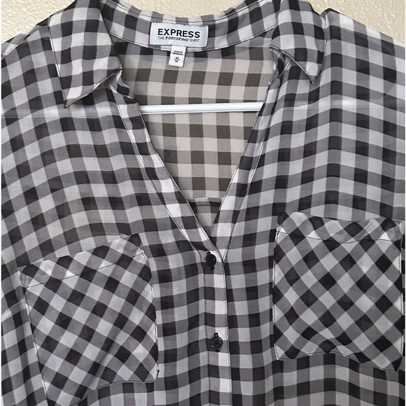 Woman’s Express Button Down - Picture 4 of 6